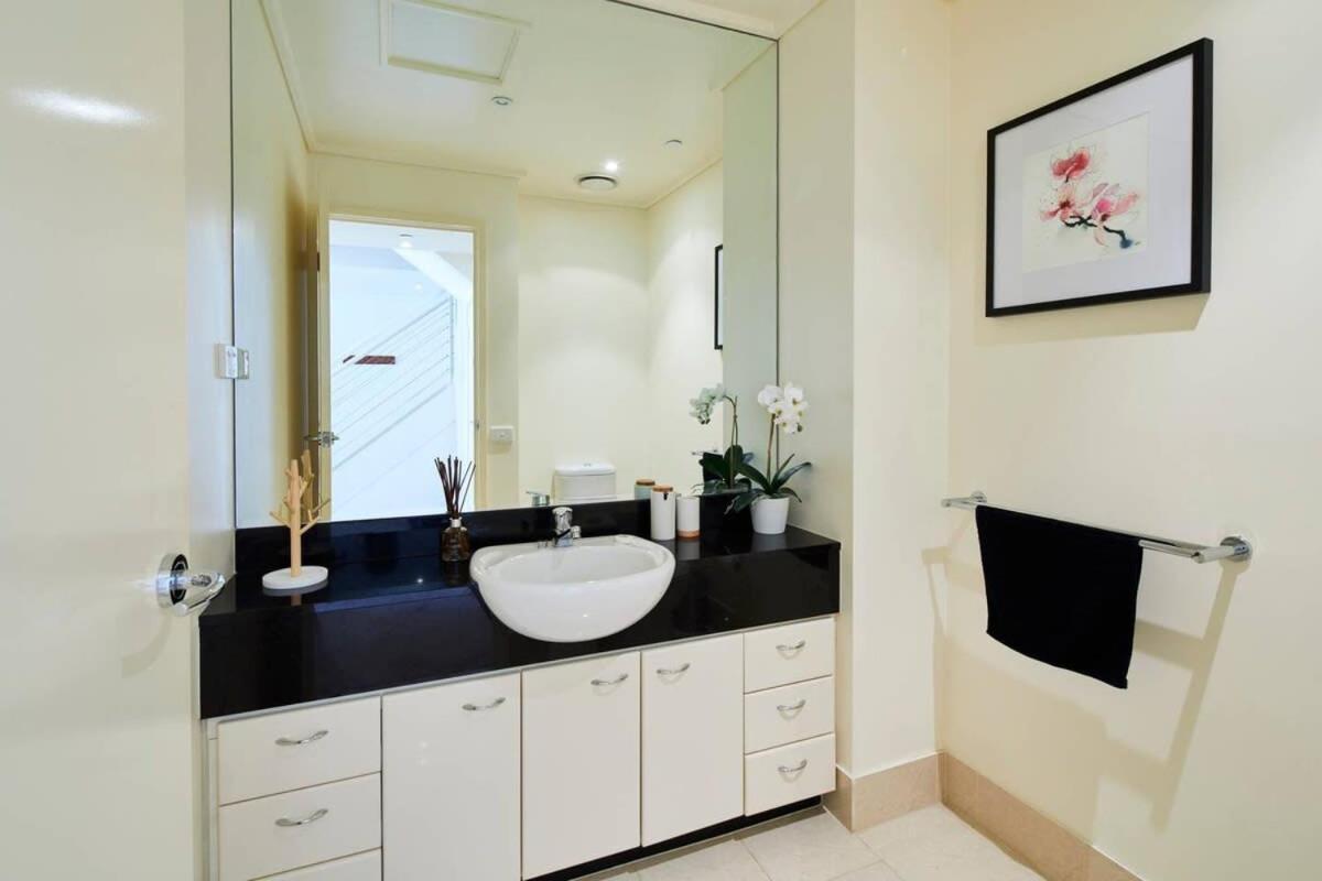 Penthouse Apartment In Melb Cbd Perfect Location Melbourne Exteriör bild